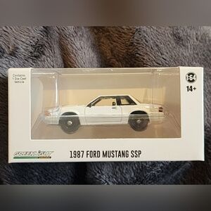 New GREENLIGHT 1987 Ford Mustang SSP White 1:64 Diecast Police Hot Pursuit Exclu